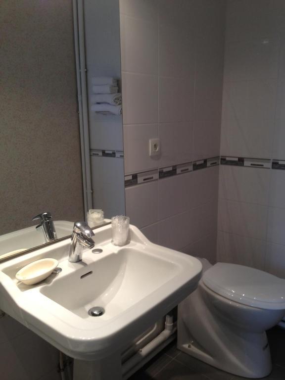 Hotel La Tour D'Auvergne Pont-l'Abbe Bilik gambar
